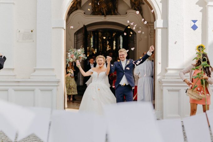 Spalier stehen Hochzeit – Der Auszug nach der Trauung